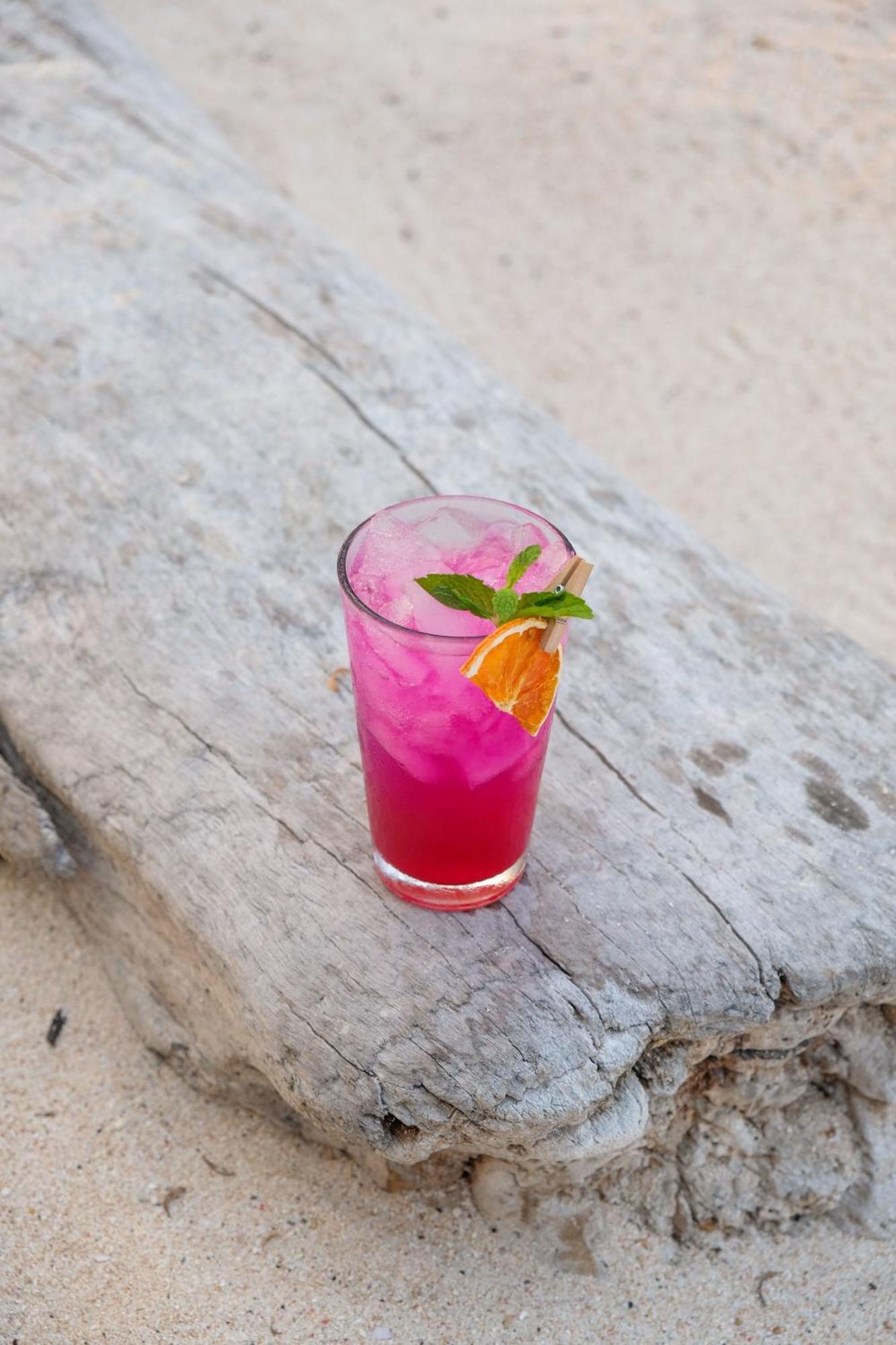 Отель Le Pirate Gili Meno - Adults Only Экстерьер фото